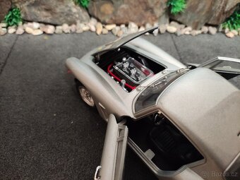 prodám model 1:18 Ferrari 250 GT Berlinetta - 9