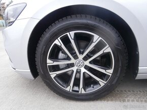 Volkswagen Passat 2,0 TDI Servis VW - 9