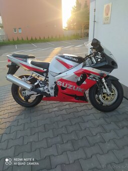 Suzuki GSX-R 750 K1 - 9