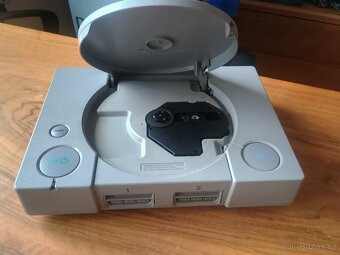PlayStation 1 s originální - 9