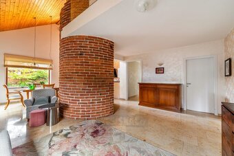 Prodej jedinečného, prostorného RD s větší rovinatou zahrado - 9