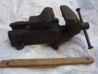 prodám kompresor, různé svěráky, kladky...a další nářadí - v - 9