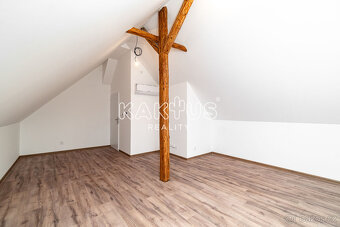 Pronájem nového  podkrovního bytu 3+kk,  ulice Oblá (70m2),  - 9
