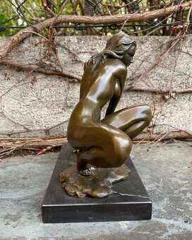 Erotická bronzová socha - nahá sexy žena, umělecká figurka - 9
