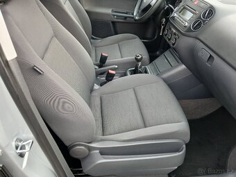 KRÁSNÝ GOLF PLUS 1.6 BENZÍN 1.MAJITELKA ZÁRUKA KM - 9