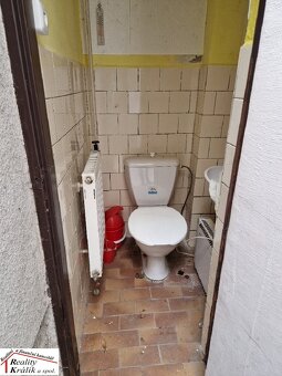 RD s dvěma prodejnami v centru Kutné Hory. - 9