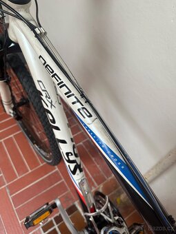 Kellys Definite CRX – cross/trekking kolo, rám 19", kola 28 - 9