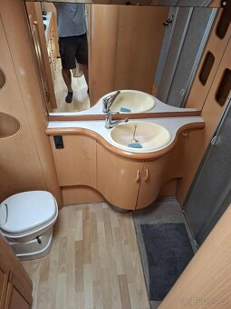 Karavan Hobby bez SPZ na pevné stání - 9
