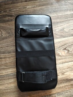Boxing laps/kicking pads - 9