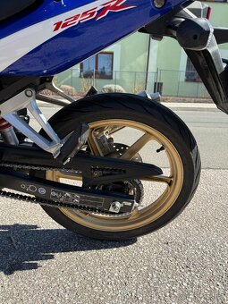 Honda CBR 125R – Červeno modro bílá edice - SLEVA - 9