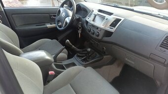 TOYOTA HILUX - NA PREDAJ - 9