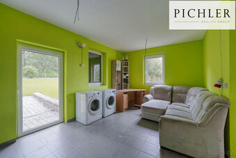 Prodej stavebního pozemku 1022 m² se stavbou - 9