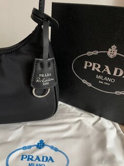 Prada Re-edition 2000 kabelka s krabicou - 9