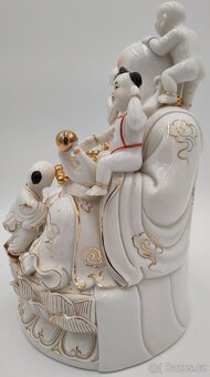 Socha smějícího se Buddhy Maitreya Dehua - 5 dětí Maitreya - 9