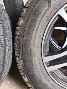 Zimní pneu 215/65 C15 - 9