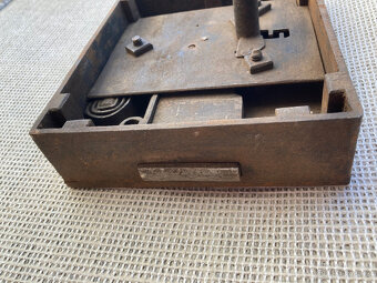 Zámek dveřní starožitný s klíčem - 9