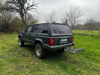 Jeep Cherokee 2.5 Benzín - 9