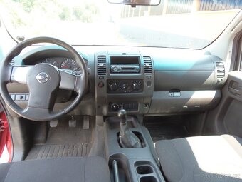 Nissan Navara 2.5 DCi DoubleCab 4x4 ČR původ - 9