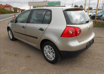 Volkswagen Golf 1,6 85 kW KLIMA Serviska benzín - 9