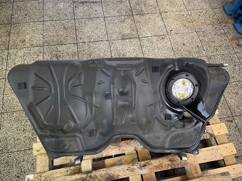 Bmw M6 f12 S63B44B 412kw náhradní díly najeto 17tis - 9