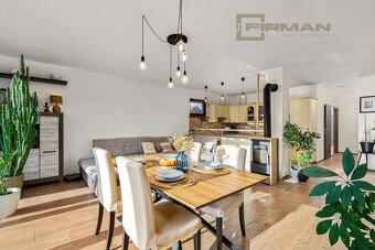 Prodej moderní dřevostavby 4+kk s  vyhřívaným bazénem, okras - 9