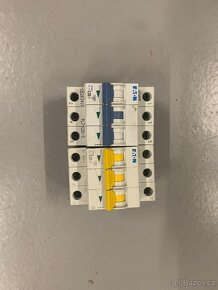 Různé druhy CYKY kabely, jističe a elektromateriál - 9