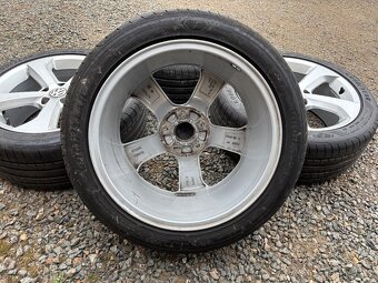 Alu orig letni sada VW Brooklyn 5x112 7,5J ET49 225/45 R17 - 9