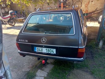 Prodám. mercedes w123 300D r1981 - 9