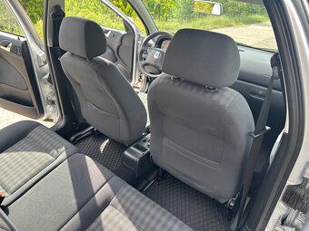 Škoda Octavia TOUR 1,6i 75KW MANUÁLNÍ KLIMATIZACE - 9