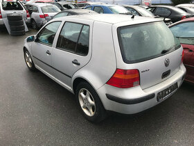 VW Golf 4 1998 1,6i SR 74kW AKL - díly z auta - 9