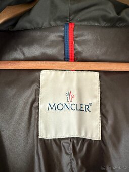 Perova bunda Moncler s myvali kozesinou - 9