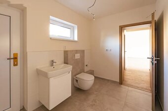 Pronájem dvoupodlažního řadového domu 4kk, 129m2 - 9