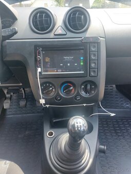 Ford fiesta 1.4 tdci 50kw nafta r.v. 2004 - 9