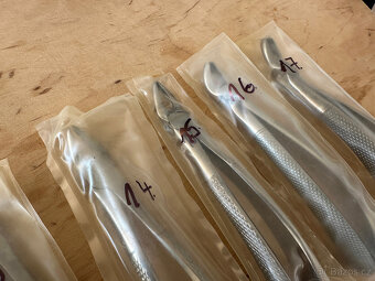 NEPOUŽITÉ zubařské extrakční kleště CHIRANA 3 - 9