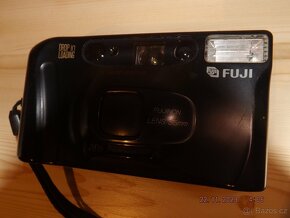 Prodám sběrateli staré fotoaparáty, kameru 8mm,promítačku - 9