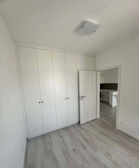 Pronájem moderního bytu 2+kk ve městě Slaný u Prahy - 9