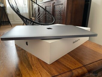MacBook PRO 13 (2018) / Space Gray / 256GB / Touch Bar - 9