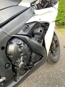 Yamaha YZF 1000 R1 - 9