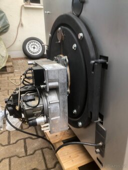 Prodám  kotel na olej  40 - 44  KW - 9