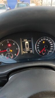 VW Caddy 1.6 - 9