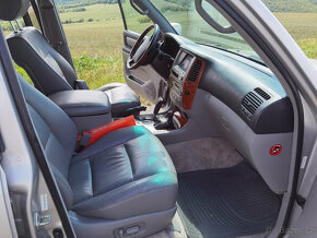 Toyota Land Cruiser 100 - 9