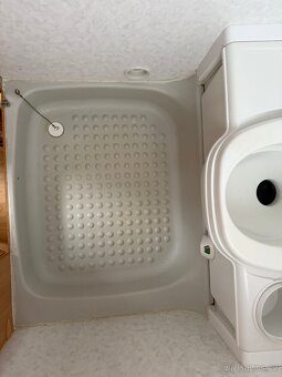 Hobby Excellent 460, 4 osoby, bojler, sprcha, stan - 9