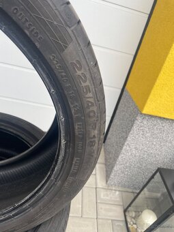 Prodám letní pneu 225/40 R18 - 9