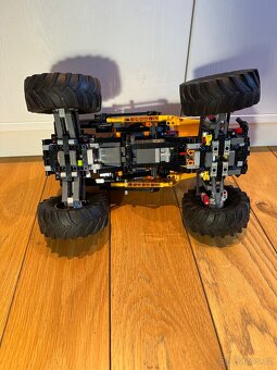 LEGO Technic 42099 4x4 Off-Roader - 9