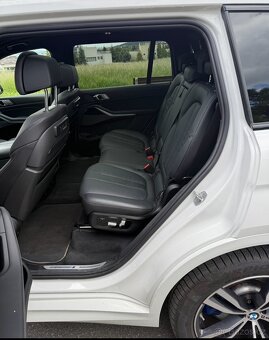 BMW X7 50i 1. maj CZ 9/22 najeto 53 tkm - 9
