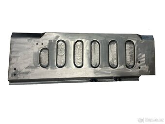 Kufrová podlaha Tatra 603 - 9