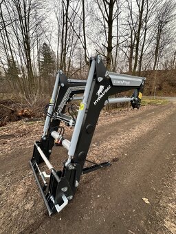 Čelní nakladač na traktor HYDRATRAC 1600 - 9