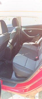 Hyundai i30 CRDi 1,6 CW combi diesel - 9