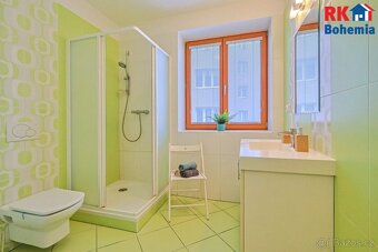 Prodej rodinného domu 5+1 se zahradou u centra města Český B - 9