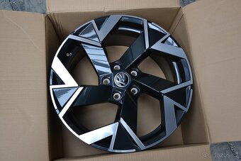 Škoda Superb III/IV/VW Passat B8-NOVÉ orig.Alu 18-8x18,ET44 - 9